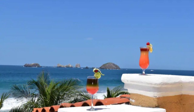 Deluxe Beach Front Villa “Tesoro B”
