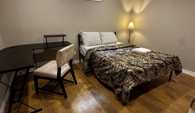 Deluxe Room Close to Restaurants, Plaza, Shopping, Gym & Colleges