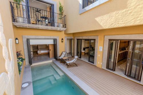 Designer Retreat in Centro Heated Pool & Views