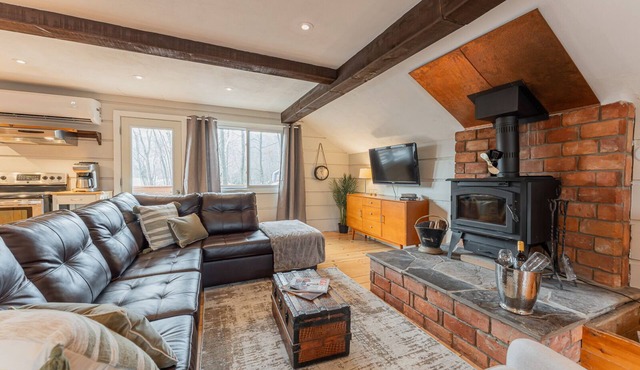 Detached Spa Chalet – 1-Month+ Stay w/Sauna, Hot Tub & Concierge!