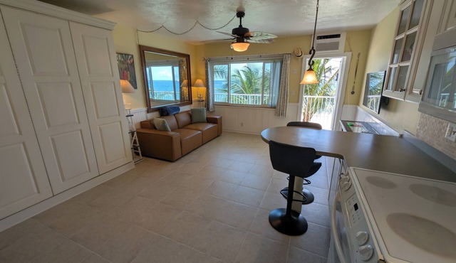 Direct Oceanfront Escape with Spectacular Views!