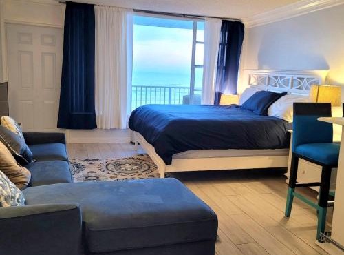 Direct Oceanfront With Balcony