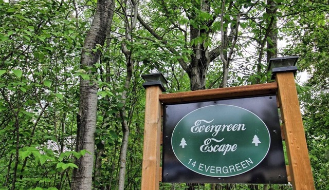 Discover Your Perfect Retreat at Evergreen Escape Cabin Rental!