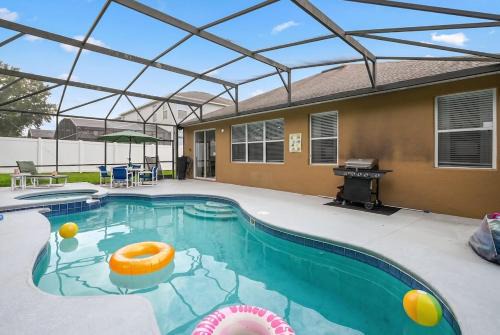 Disney home w pool & Game Room