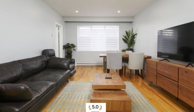 District Deux | Modern 2BR in MTL West
