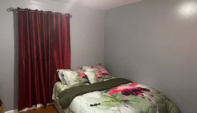 Divine Guest House 4 BEDROOMS, 2 Bathrooms Sherman Avenue Newark