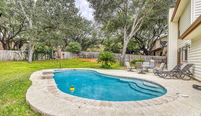 Dog-friendly chic home w/private outdoor pool, gas grill, & enclosed backyard