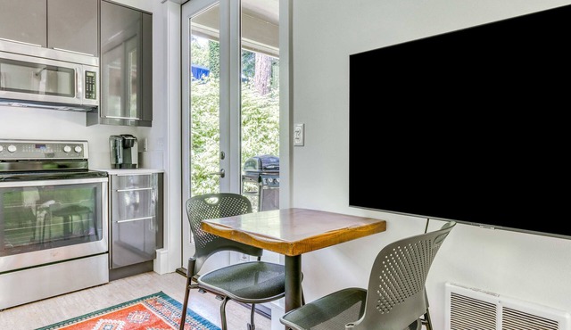 Dog-friendly studio with river view, patio, grill, & shared W&D in Stevenson