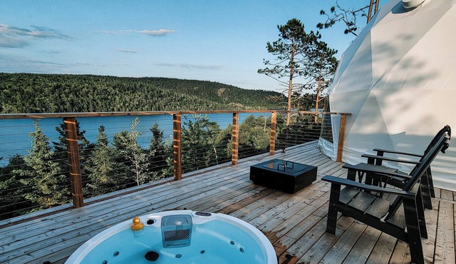 Dome 2 - Lake View on an escarpment