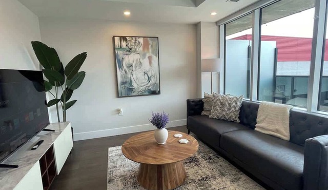 Downtown Halifax, bright & modern 1 Bedroom