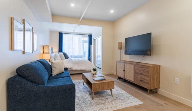 DownTown King Suite with Balcony