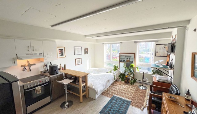 Downtown Studio Berri-UQAM Renovated