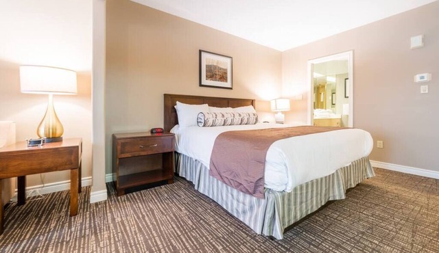 Dual Suites: Ample Space, King Beds, Jacuzzi, Pool