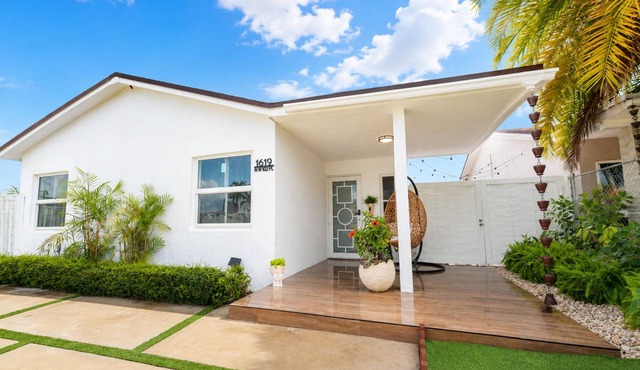 E&A SouthWest - Sandy Beach Suite with Private Terrace