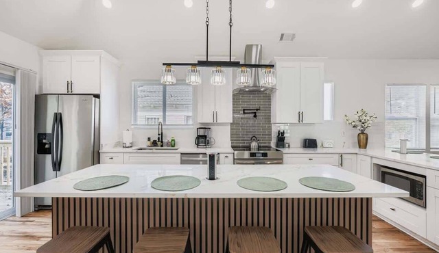 East Atlanta Village Retreat | Spacious 5 Bedroom