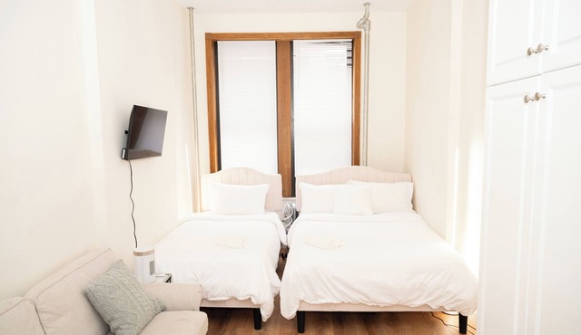 East Village Center Apartment w Full Amenities Great New York Location