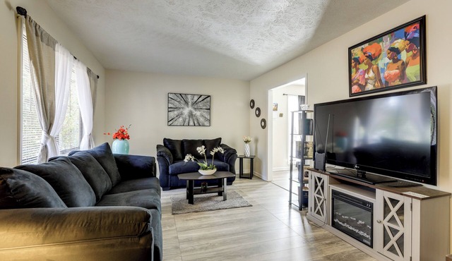 Easy Hwy Access to ATL: Work-Ready Riverdale Home