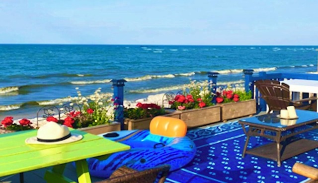 ELCO BEACHFRONT Piece of Heaven - Beautiful Premium Cottage in Port Colborne