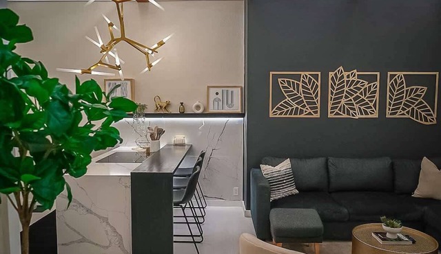 Elegant & Chic Condo Prime Location Run by Owners