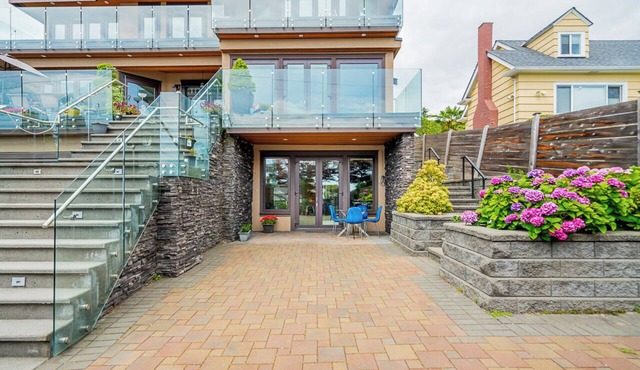 Elegant West Vancouver Suite