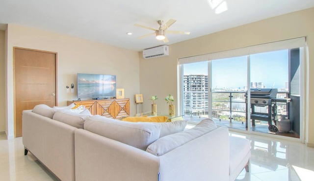 Elegante Condo a una Cuadra del Mar
