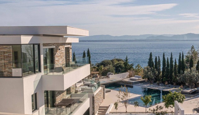 Endearing Beachfront Loutraki Villa | Villa Aegean Light | 4 Bedrooms |. in Loutraki