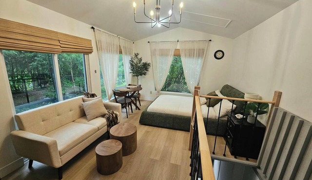 Enjoy in a spacious private studio, Garden suite, Park view. 400 sq feet living