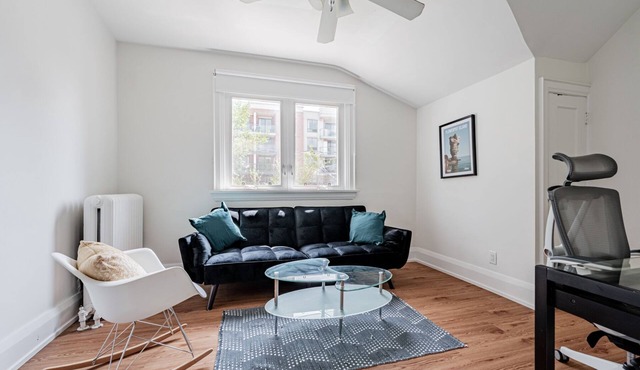 Entire Family Home by the Beach > 3 Beds & Parking