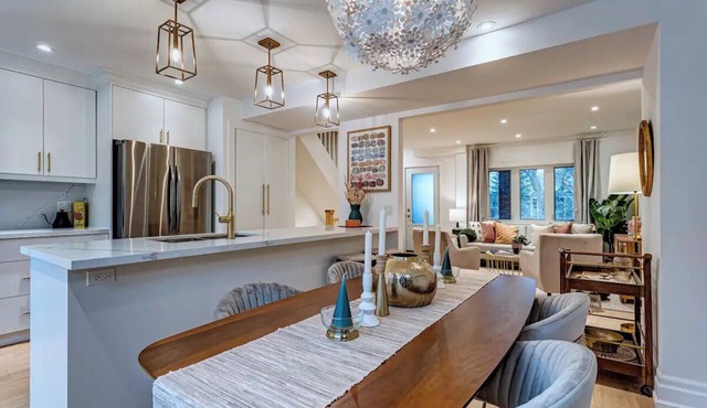 Entire Midtown Toronto Home - 3BR, 2 Baths, 2 Kitchens, Walk/Transit