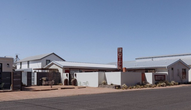 Entire Private Boutique Motel w Courtyard + Sauna!