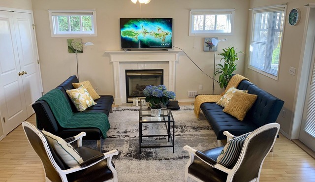 Everything Close by Walk Out Suite 1 Minute to the Lake