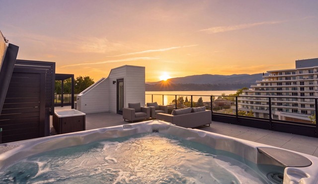 Exclusive Okanagan Beachfront Oasis I 3BR Penthouse Condo in Kelowna