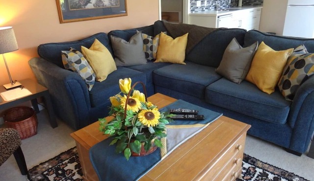 Executive 2 bedroom suite on a Private Estate - Pet Friendly