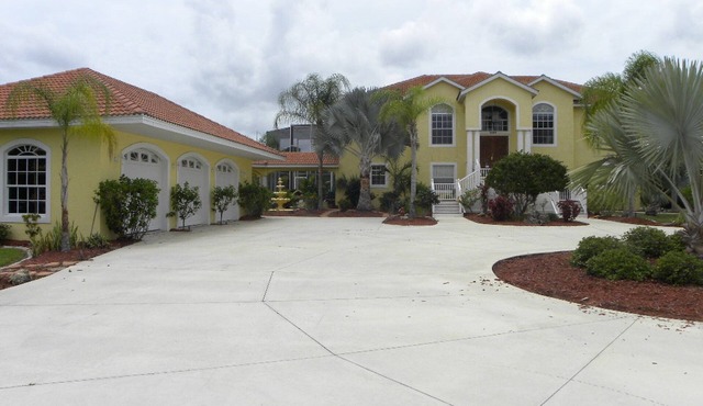 EXECUTIVE HOME, 4200 Canal/Shuffle Board/Games Room
