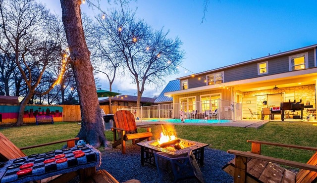 Family Central Oasis w/Pool Heating, Court, Game Room, Putt Putt, and Media Room