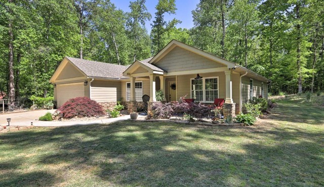 Family-Friendly Home w/Lake Oconee Access + Patio