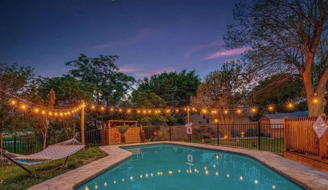 Family fun 4bed/2bath with pool