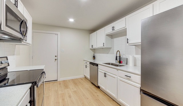 Fenced-in Yard: Home < 5 Mi to Dtwn Dallas!