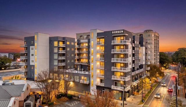 FIFA 2026 Stay -1B1B Midtown Apartment Private Balcony, Views, Gym - 2 mi from Mercedes-Benz Stadium - 6