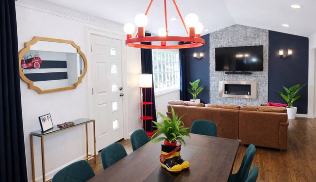 Fire Escape 15mins to Downtown. Pool Table & Bar Lounge. Trampoline &VolleyBall!