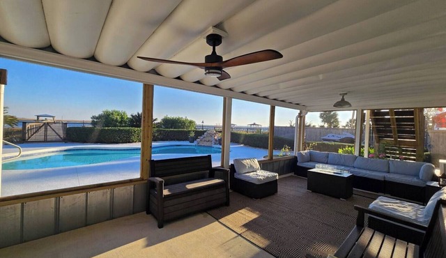 FISH CAMP with luxuries of modern comfort 1 bedroom/2 bed rich amenities