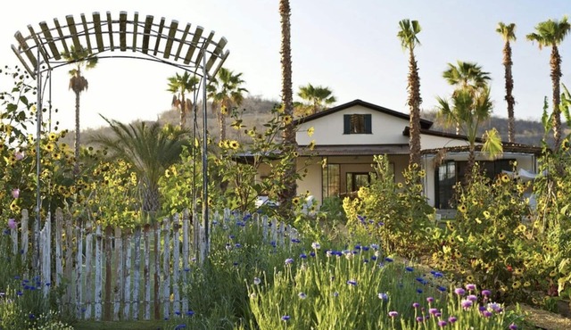 Flora Farms - gorgeous cottage