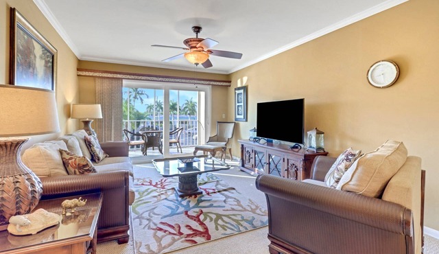 Fort Myers River District Condo Close to Shopping, Dining & Nightlife! Heated Pool & Free Parking!