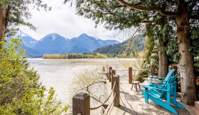 Fraser River Waterfront Cottage in Hope BC