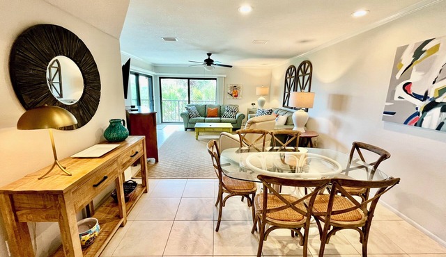 FREE FUN EVERYDAY & a gorgeous modern Gold-rated unit perfect for beach getaways!