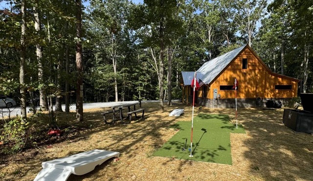Free Ruby Falls Ticket & More - 2 -2 hot tubs, fire pits & covered patios-putt putt & corn hole