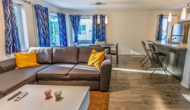 FreeParking Condo 2BRs 4beds AC Wi-Fi Smart TV