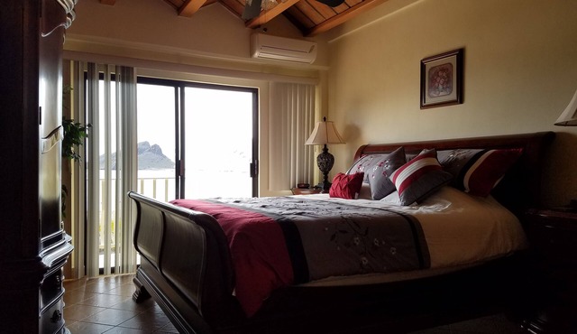 Fresh, new 2BR 2 Bath Ocean view Condo, heated pool , jacuzzi , shaded parking