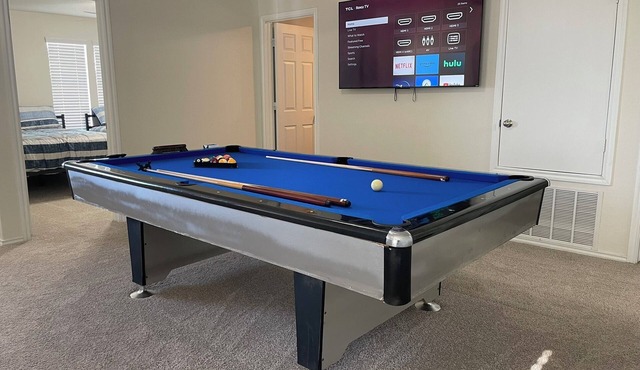 Gallery Wells Escape: 6 Beds, 3 Baths, Pool Table & 1 Bed Downstairs