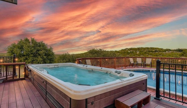 Gated 10-Acre Compound | Sleeps 28 | Game Room